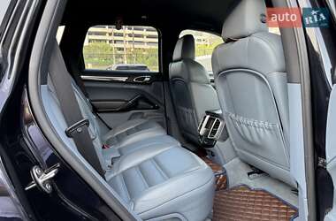 Внедорожник / Кроссовер Porsche Cayenne 2011 в 