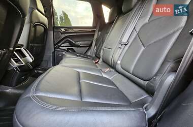 Внедорожник / Кроссовер Porsche Cayenne 2013 в 