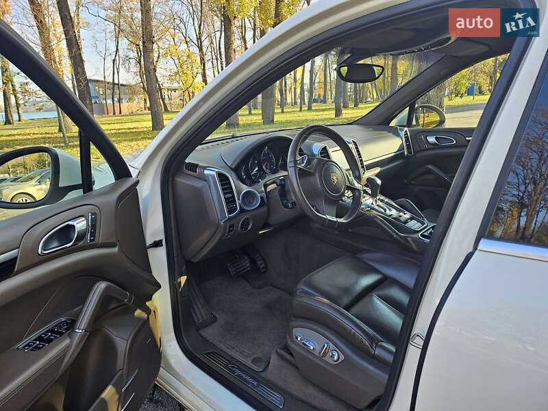 Внедорожник / Кроссовер Porsche Cayenne 2010 в Киеве