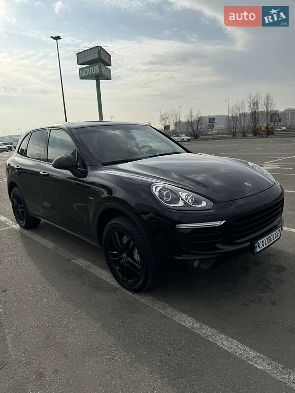 Внедорожник / Кроссовер Porsche Cayenne 2016 в 