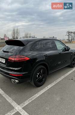 Внедорожник / Кроссовер Porsche Cayenne 2016 в 