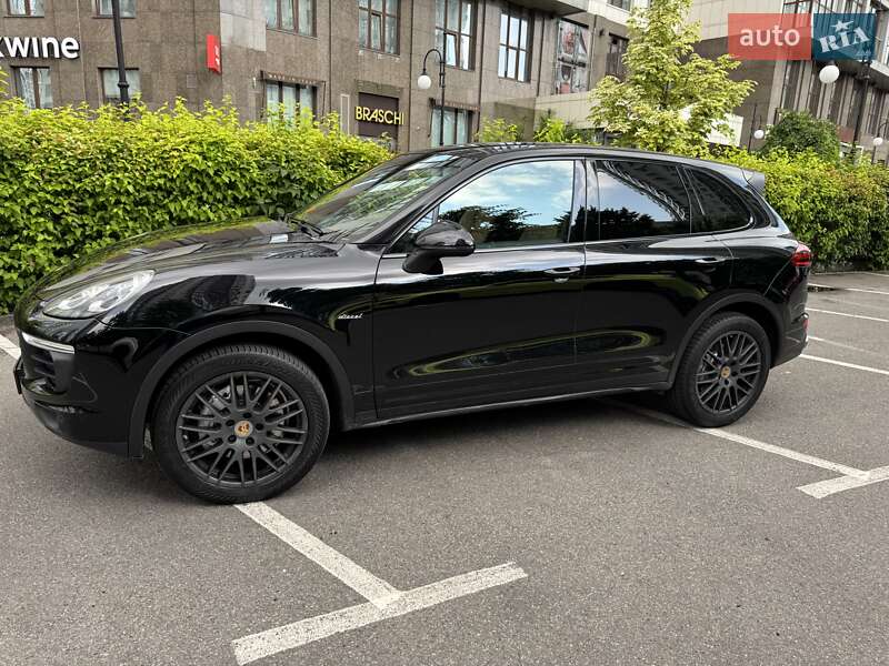 Позашляховик / Кросовер Porsche Cayenne 2016 в Києві