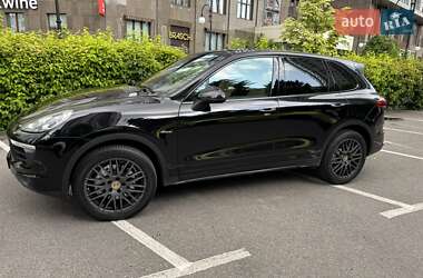 Внедорожник / Кроссовер Porsche Cayenne 2016 в 