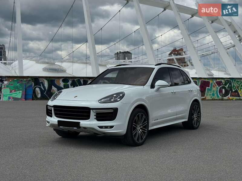 Позашляховик / Кросовер Porsche Cayenne 2015 в 