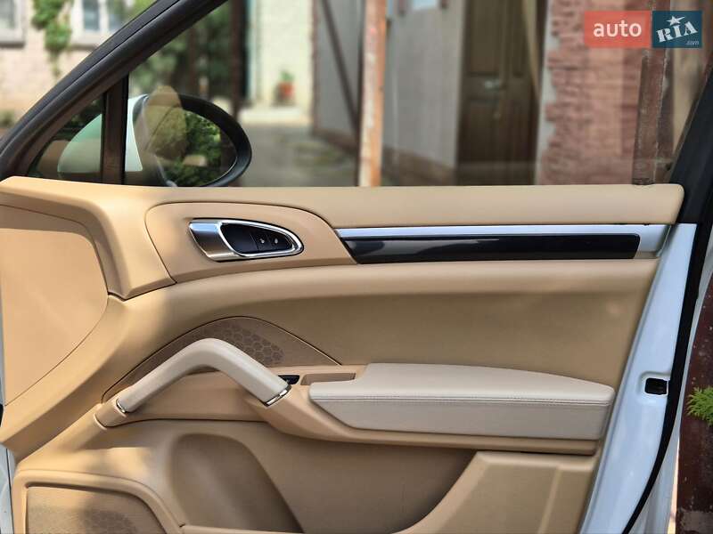 Позашляховик / Кросовер Porsche Cayenne 2013 в Запоріжжі