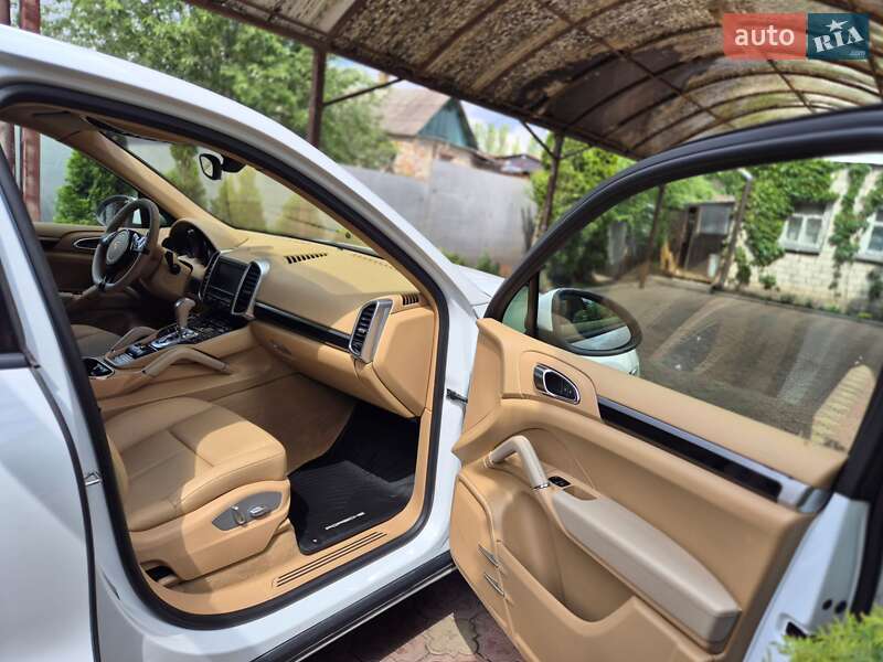 Позашляховик / Кросовер Porsche Cayenne 2013 в Запоріжжі