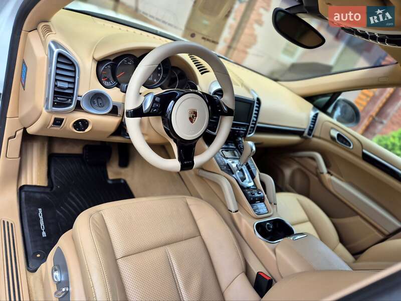 Позашляховик / Кросовер Porsche Cayenne 2013 в Запоріжжі