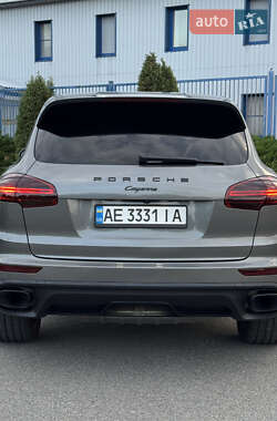 Внедорожник / Кроссовер Porsche Cayenne 2015 в 