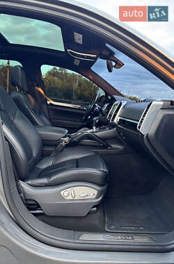 Внедорожник / Кроссовер Porsche Cayenne 2015 в 