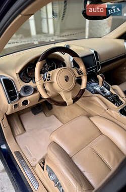 Внедорожник / Кроссовер Porsche Cayenne 2012 в 