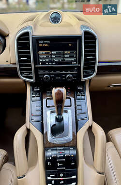Внедорожник / Кроссовер Porsche Cayenne 2012 в 