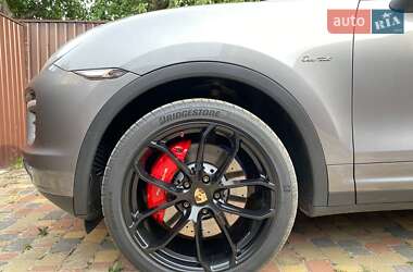 Внедорожник / Кроссовер Porsche Cayenne 2010 в 