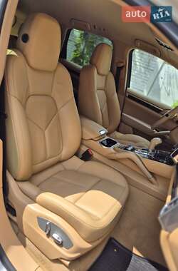 Позашляховик / Кросовер Porsche Cayenne 2013 в 