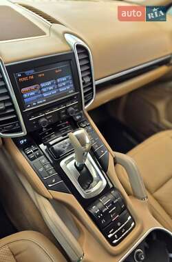 Позашляховик / Кросовер Porsche Cayenne 2013 в 