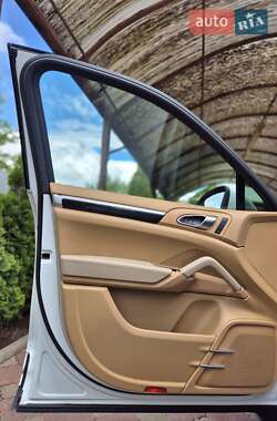 Позашляховик / Кросовер Porsche Cayenne 2013 в 