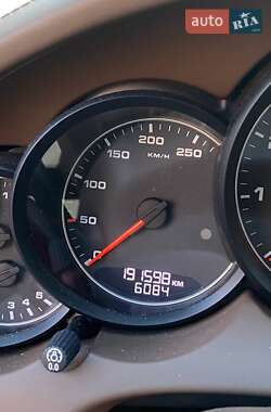 Внедорожник / Кроссовер Porsche Cayenne 2012 в 