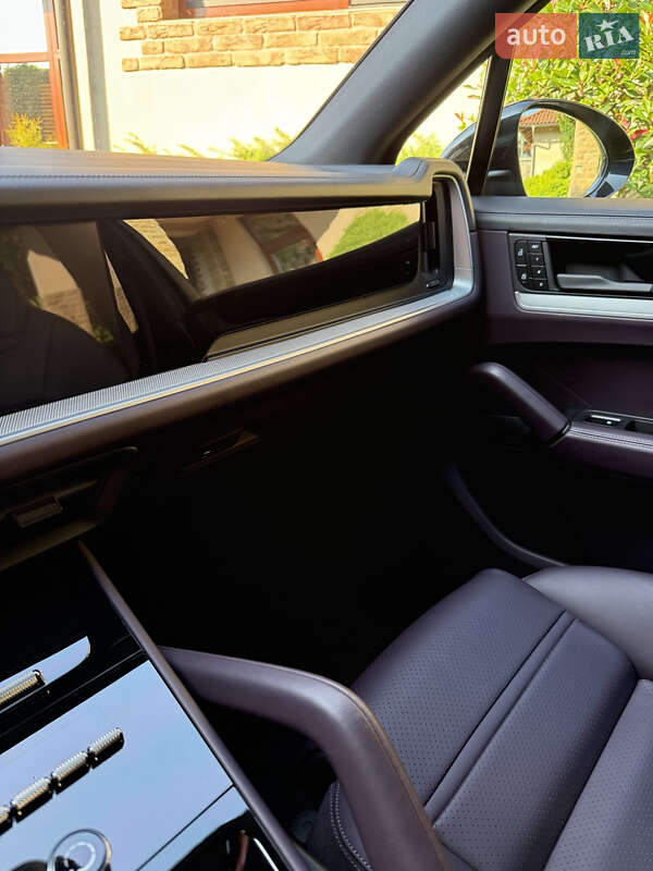 Внедорожник / Кроссовер Porsche Cayenne 2024 в Ужгороде