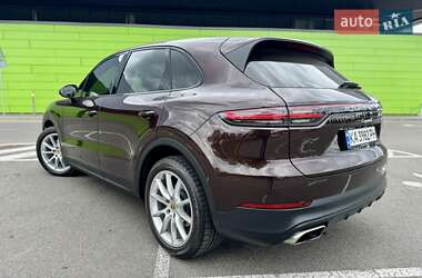 Внедорожник / Кроссовер Porsche Cayenne 2018 в 
