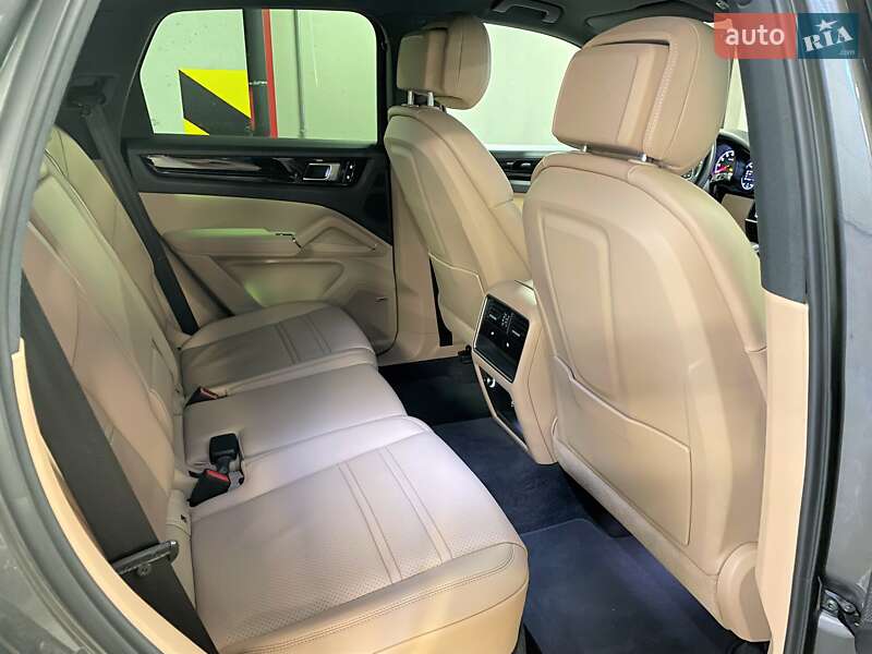 Внедорожник / Кроссовер Porsche Cayenne 2019 в Киеве