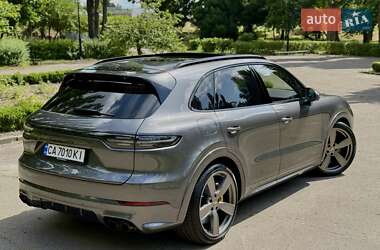 Позашляховик / Кросовер Porsche Cayenne 2022 в 