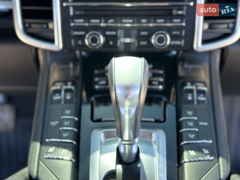 Внедорожник / Кроссовер Porsche Cayenne 2016 в Днепре