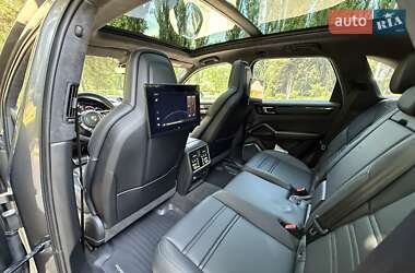 Позашляховик / Кросовер Porsche Cayenne 2022 в 
