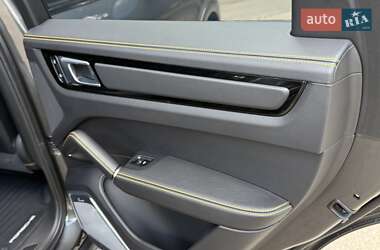 Позашляховик / Кросовер Porsche Cayenne 2022 в 