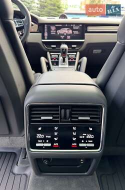 Внедорожник / Кроссовер Porsche Cayenne 2019 в 