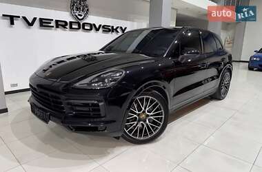 Внедорожник / Кроссовер Porsche Cayenne 2019 в 