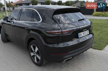 Позашляховик / Кросовер Porsche Cayenne 2018 в 