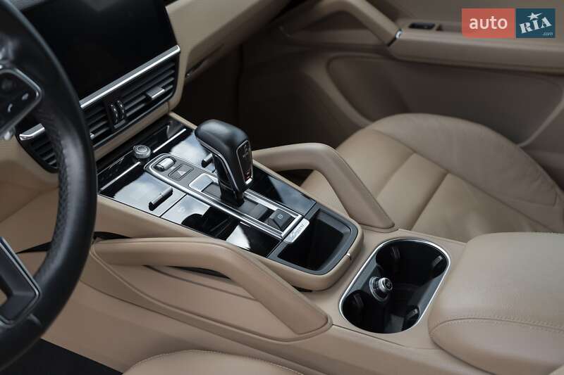 Внедорожник / Кроссовер Porsche Cayenne 2018 в Ровно