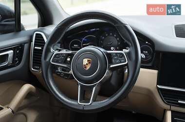 Позашляховик / Кросовер Porsche Cayenne 2018 в 