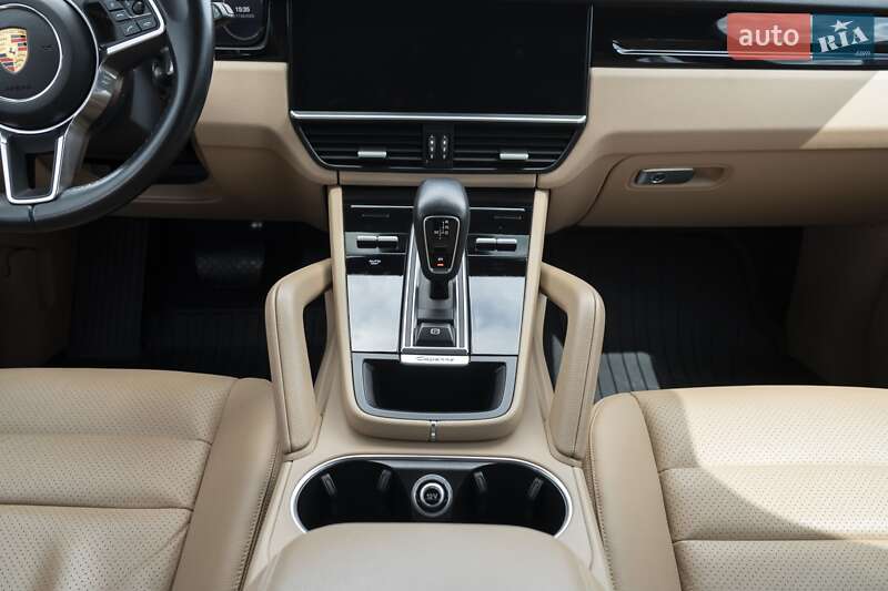 Внедорожник / Кроссовер Porsche Cayenne 2018 в Ровно