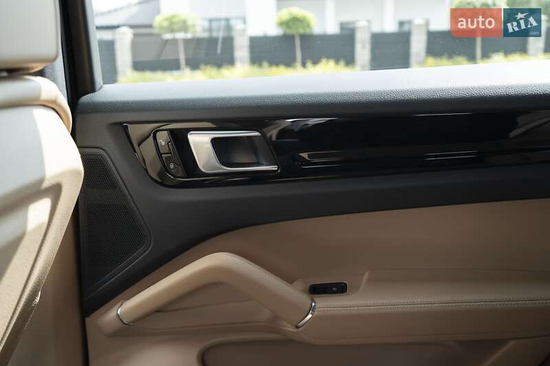 Внедорожник / Кроссовер Porsche Cayenne 2018 в Ровно