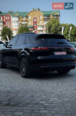 Позашляховик / Кросовер Porsche Cayenne 2022 в 