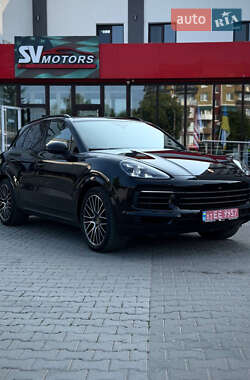 Позашляховик / Кросовер Porsche Cayenne 2022 в 