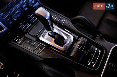 Внедорожник / Кроссовер Porsche Cayenne 2011 в 