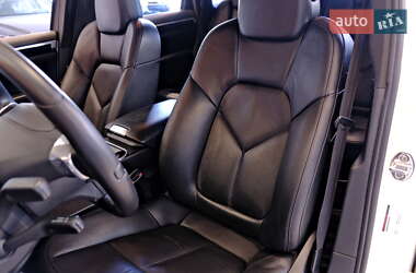 Внедорожник / Кроссовер Porsche Cayenne 2011 в 