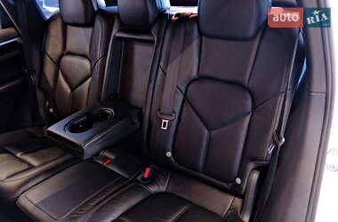 Внедорожник / Кроссовер Porsche Cayenne 2011 в 