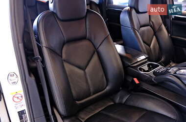 Внедорожник / Кроссовер Porsche Cayenne 2011 в 