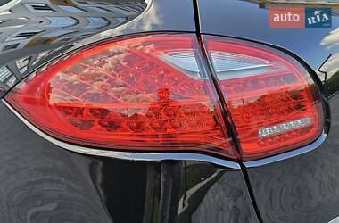 Внедорожник / Кроссовер Porsche Cayenne 2011 в 