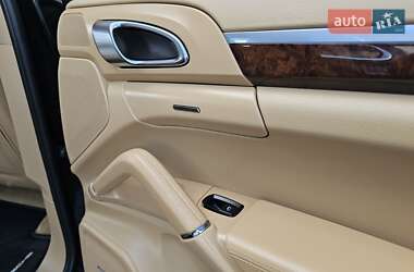 Внедорожник / Кроссовер Porsche Cayenne 2011 в 