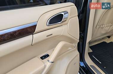 Внедорожник / Кроссовер Porsche Cayenne 2011 в 