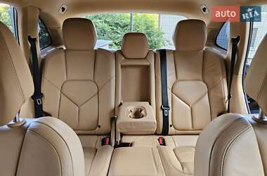 Внедорожник / Кроссовер Porsche Cayenne 2011 в 