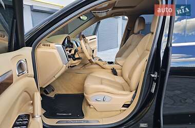 Внедорожник / Кроссовер Porsche Cayenne 2011 в 