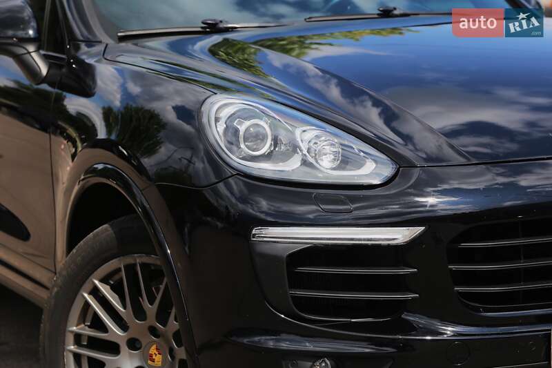 Внедорожник / Кроссовер Porsche Cayenne 2016 в Киеве