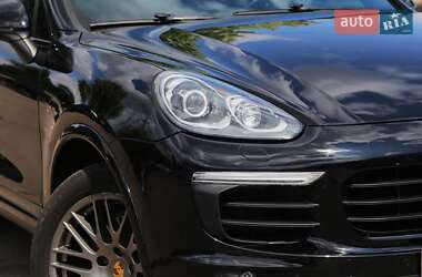 Внедорожник / Кроссовер Porsche Cayenne 2016 в 