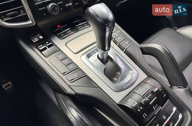 Внедорожник / Кроссовер Porsche Cayenne 2010 в 