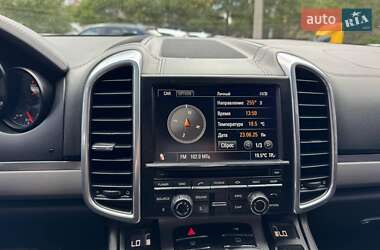 Внедорожник / Кроссовер Porsche Cayenne 2010 в 
