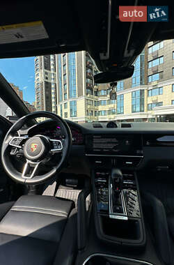 Внедорожник / Кроссовер Porsche Cayenne 2022 в 